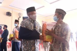 Serahkan Bantuan Benih Jagung, Bupati Bantaeng: Pastikan Bantuan Tersebar Secara Merata