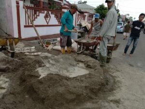 Diduga Asal Jadi, Rabat Beton dan Drainase Kelurahan Pasar Madang Kota Agung Jadi Cemoohan Warga
