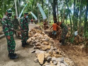 Kepala Staf Kodim 1002/HST Mayor Arm Agus Sutisna Didampingi Danrem 1002-08/Amas Utara Meninjau Lokasi Pra TMMD
