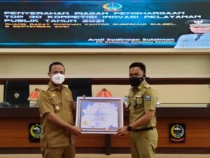 Raih Lima Penghargaan Top 30 Layanan Publik, PLT Gubernur Akui Peran Ilham Azikin