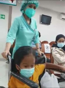 Mohon Do’a dan Dukungannya, Siang Ini Adik Kita Yasmin Mulai Jalani Operasi