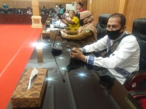 Kades Cengkring Pekan dan Warga Saling Bantah Dalam Sidang RDP Soal Tanah Hibah serta Surat Palsu