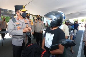 Kapolda Jatim Cek Vaksin Drive Thru di Polres Pelabuhan Tanjung Perak