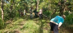 Kades Bonto Majannang Bersama Warga Gotong – Royong Laksanakan Kegiatan Jumat Bersih