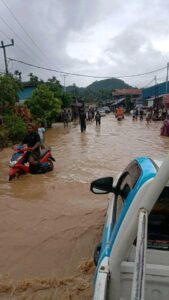 Akibat Hujan Deras, Kota Serui Dilanda Banjir