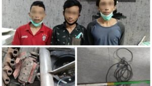Kepergok Mencuri Onderdil Truk Didalam Gudang, Tiga Pria di Surabaya Diringkus Polisi