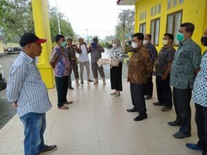 Wakil Bupati Pultab Serahkan 2 Unit Mobil Suzuki Carry ke Desa Balohang dan Todoli