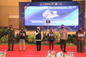 Peringati HUT Lalu Lintas Bhayangkara ke-66, Forkopimda Jatim Cek Vaksinasi Tuna Wisma