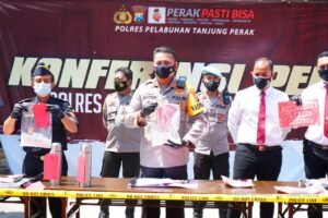 Polres Tanjung Perak Pamerkan 46 Tersangka Dalam Kasus Kriminal dan Narkoba