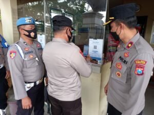 Polres Pamekasan Terapkan Aplikasi Peduli Lindungi di Setiap Pelayanan Publik