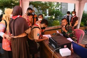 Kodim 0822 dan Disdik Bondowoso Gelar Serbuan Vaksin untuk Pelajar SD/MI