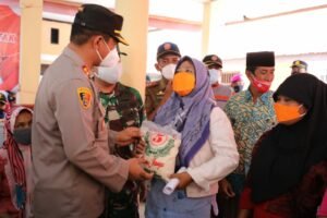 TNI-Polri dan Pemkab Sampang Laksanakan Vaksinasi Merdeka 3.000 Dosis di Pulau Mandangin