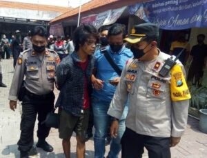 Nyaris Dihakimi Massa, Polisi Kembali Selamatkan Nyawa Pelaku Jambret HP di Dalam Angkot