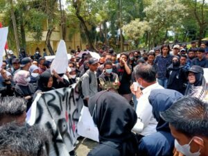 Mahasiswa IAIN Manado Desak Rektor Segera Transparansi Anggaran