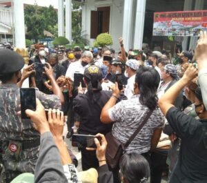 Tolak Swastanisasi Kebun Raya Bogor, Dewan Kesenian Bogor bersama Seniman Sunda Gelar Aksi Damai