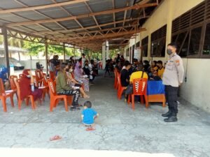 Ringankan Beban Masyarakat Pedagang Kecil, Polres Bitung Salurkan Bantuan BTPKLW