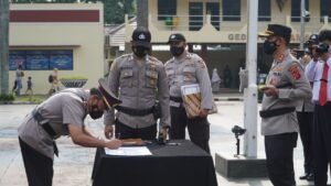 Kapolres Bogor Serah Terimakan Jabatan Empat Kasat dan Sembilan Kapolsek