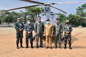 Bupati bersama Dandim 0822 Menikmati Sensasi Joy Flight di Langit Bondowoso