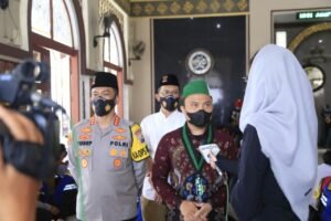 Peringati Sumpah Pemuda, Elemen Mahasiswa Gelar Aksi Tausiyah Kebangsaan di Depan Bhabinkamtibmas se-Surabaya