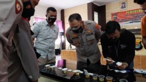 Mendadak, Kapolres Tanggamus Test Urine Puluhan Personel saat Penyuluhan Hukum