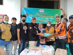 Topaz Global Education, METISA dan BNPM Kota Sidoarjo Serahkan Bansos untuk Korban Banjir Bandang di Kota Batu Malang