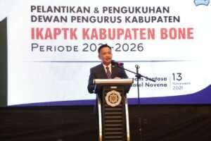 Lantik Pengurus IKAPTK Bone, Andi Fahsar Akui Kepemimpinan Ilham Azikin