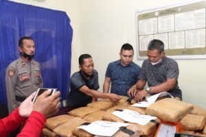 Haboh..!! Telah Ditemukan Empat Karung Ganja di Pinggir Jalan Lintas Sumatera