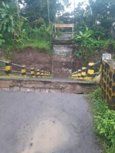 19 KK Warga Desa Tegalharjo Terisolir Akibat Putusnya Jembatan Penghubung