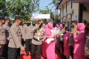Penuh Haru, Pelaksanaan Tradisi Pisah Sambut Kapolres Sampang