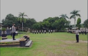Wakapolres Kompol Evinater Siallagan Pimpin Apel Pagi Dilapangan Mako Polres Way Kanan