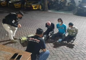 Ketangkap Basah Mencuri Besi Penutup Gorong-gorong, Tiga Pria Diamakan Polisi