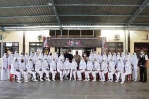 Hari Kedua Menjabat,  Kapolres Sampang Gandeng Akbid Graha Husada Siapkan 400 Relawan Vaksinator Covid-19