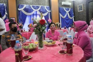 Ketua Bhayangkari Poldasu Melakukan Kunjungan ke Polres Langkat