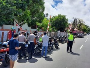 Gatur Area Persekolahan, Sat Lantas Polres Minsel Razia Ranmor dan Edukasi Prokes