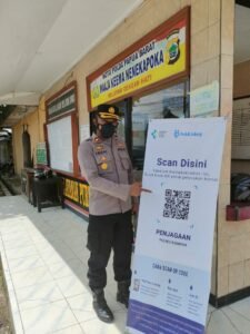 Masuk Mako Polres Kaimana Wajib Menggunakan Aplikasi Peduli Lindungi