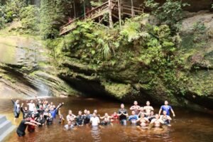 Komunitas Pencinta Alam Kampar “Tim Jalan-jalan Horee”, Jelajahi Spot Wisata Batu Tilam