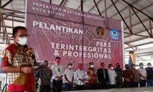 Hadiri Pelantikan Pengurus PWI Kota Bitung, Ir. Maurits Mantiri Ubah Suasana Menjadi Penuh Canda dan Tawa