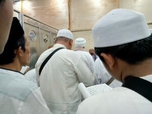 H. Hairul Basyar bersama Masyarakat Desa Kapuran Gelar Ziarah Kubur Habib Sholeh Tanggul Jember