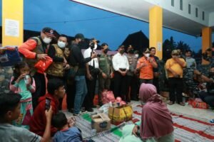 Polda Jatim Kerahkan Pasukan dari Berbagai Unsur Bantu Korban Erupsi Semeru