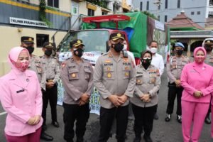 Polres Pelabuhan Tanjung Perak Kirimkan Bantuan Korban Erupsi Gunung Semeru