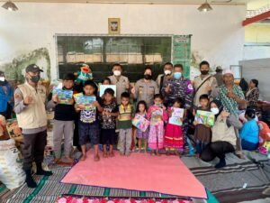 Biro SDM Polda Jatim Beri Dukungan Psikososial dan Pertolongan Pertama Psikologis pada Warga Terdampak Erupsi Gunung Semeru