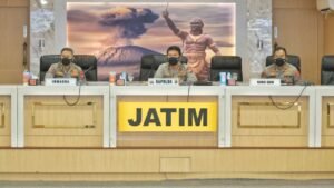 Kapolda Jatim Gelar Vicon Pemberian Penghargaan Kepada Kapolresta Malang Kota Atas Capaian Top 15 Kelompok Khusus Inovasi Pelayanan Publik Tahun 2021