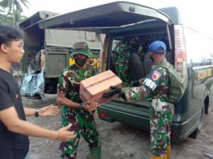 Peduli Korban Erupsi Gunung Semeru, Kodim 0822 Bondowoso Kirimkan Bansos Logistik