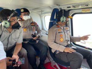 Kapolda Jatim Lakukan Pantauan Udara Kondisi Semeru, Irjen Nico: Petakan dan Analisa Peringatan Awal Tim SAR Gabungan dan Masyarakat