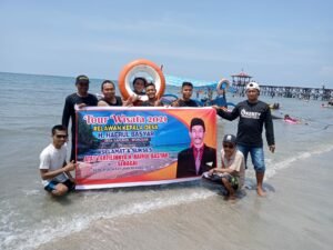 Relawan Kepala Desa Kapuran Gelar Tour Wisata Pasir Putih Situbondo