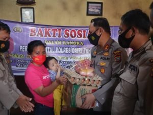 Jelang Nataru, Kapolres Dairi Berikan Bantuan Sosial Kepada Penyandang Disabilitas