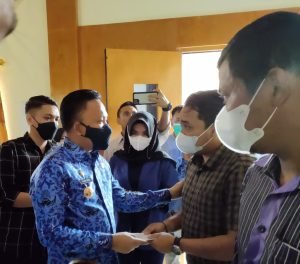 UKM Dua Kecamatan di Bantaeng Terima Bantuan Modal Usaha Rp. 300 Juta