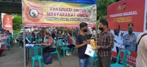 Sat Intelkam Polres Merangin Melaksanakan Vaksinasi di Taman Layak Anak dan Lansia