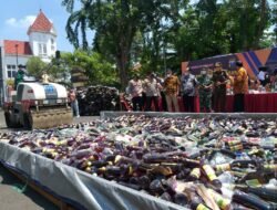 Ribuan Miras dan Kenalpot Brong Dimusnahkan oleh Polrestabes Surabaya