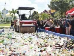 Jelang Nataru, Polda Jatim Musnahkan Ribuan Narkoba dan Miras